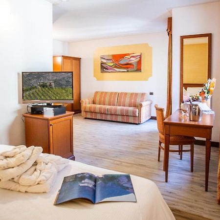 Crabun Hotel ポン・サン・マルテン エクステリア 写真