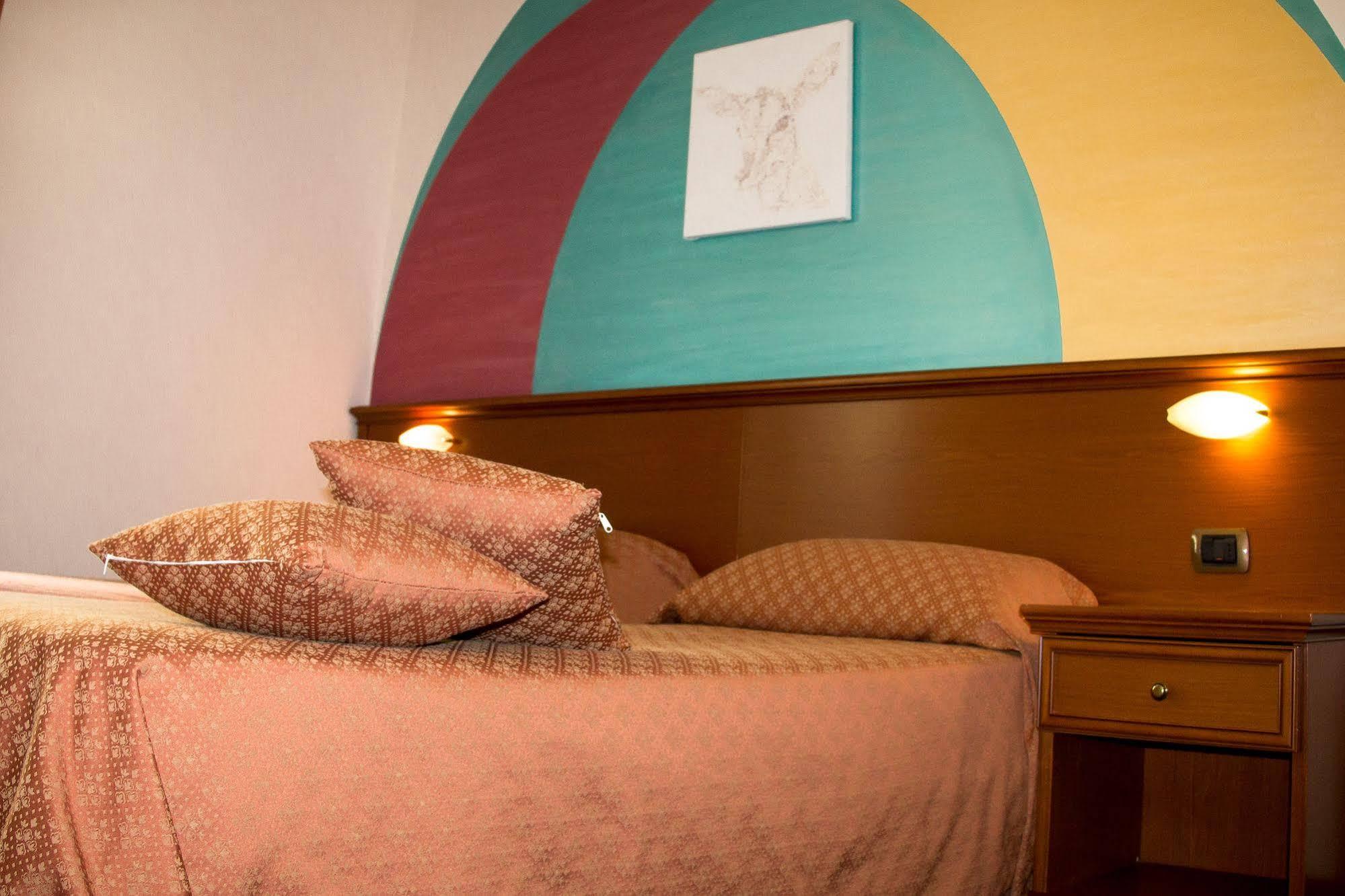 Crabun Hotel ポン・サン・マルテン エクステリア 写真